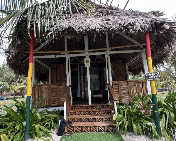 Island for up to 4 people in Cayos Holandeses